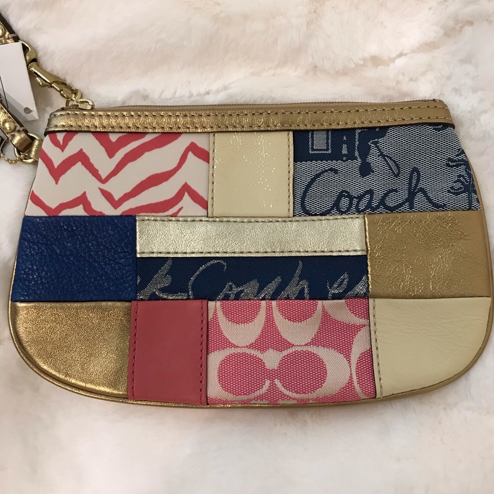 *BNWT* Authentic Coach clutch / wristlet